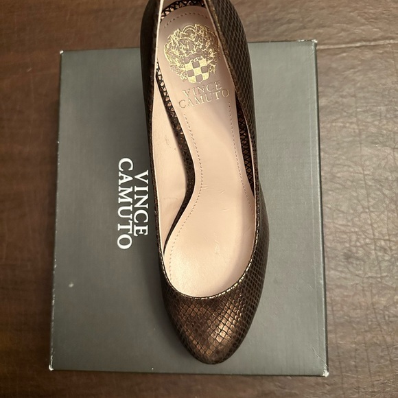 Brand new Vince Camuto Pumps - Picture 2 of 5